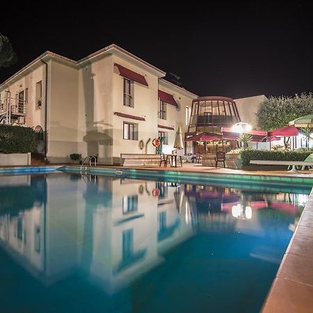 Hotel Kon Tiki San Vincenzo Bagian luar foto