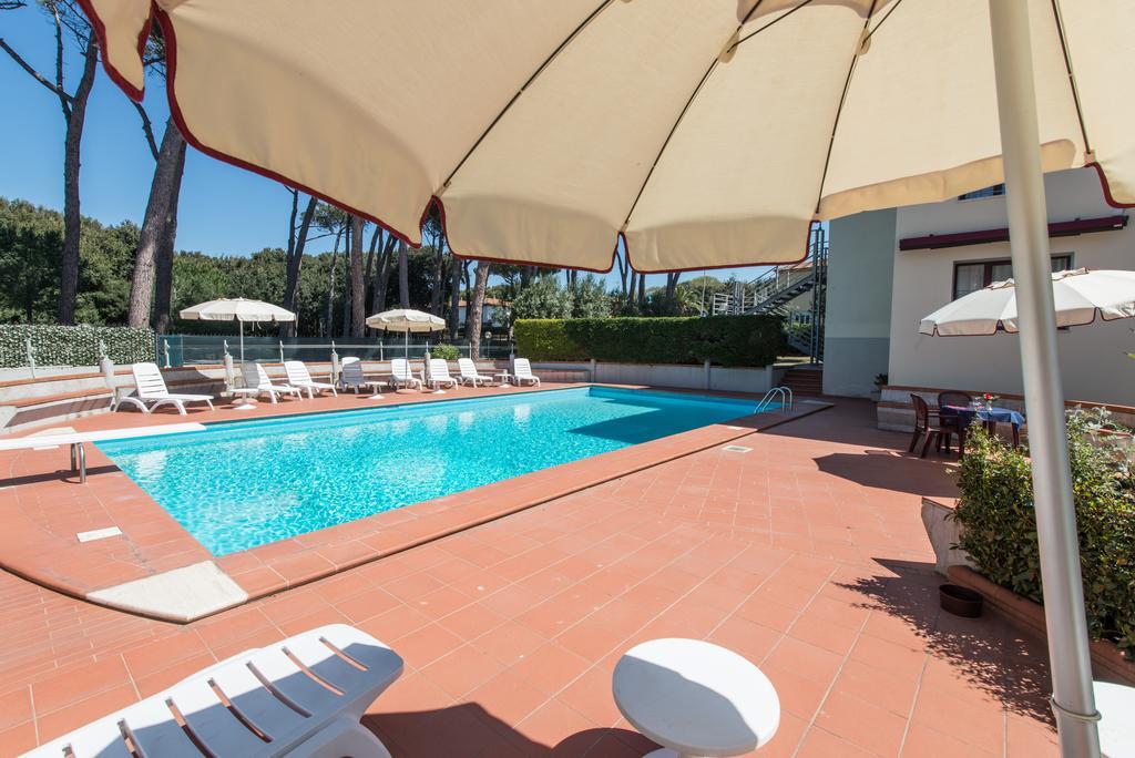 Hotel Kon Tiki San Vincenzo Bagian luar foto