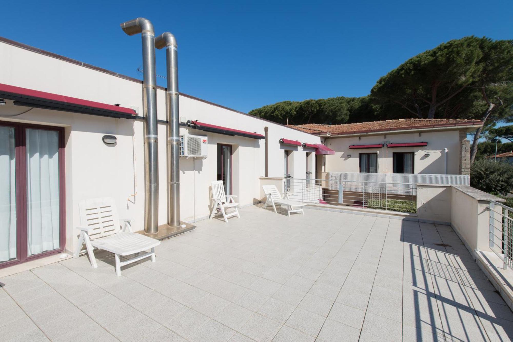 Hotel Kon Tiki San Vincenzo Bagian luar foto