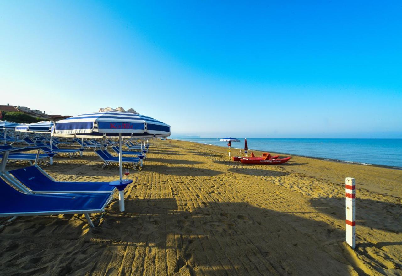 Hotel Kon Tiki San Vincenzo Bagian luar foto