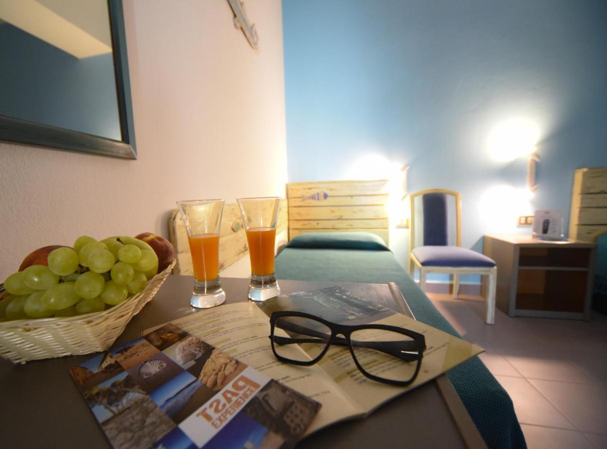 Hotel Kon Tiki San Vincenzo Bagian luar foto