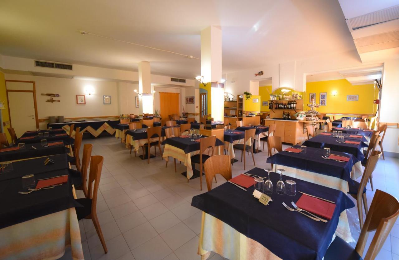 Hotel Kon Tiki San Vincenzo Bagian luar foto