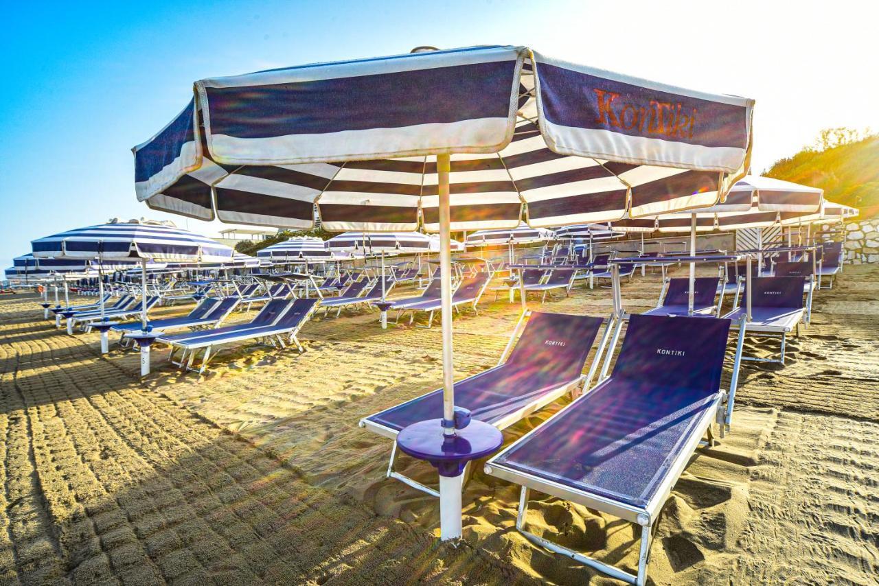 Hotel Kon Tiki San Vincenzo Bagian luar foto