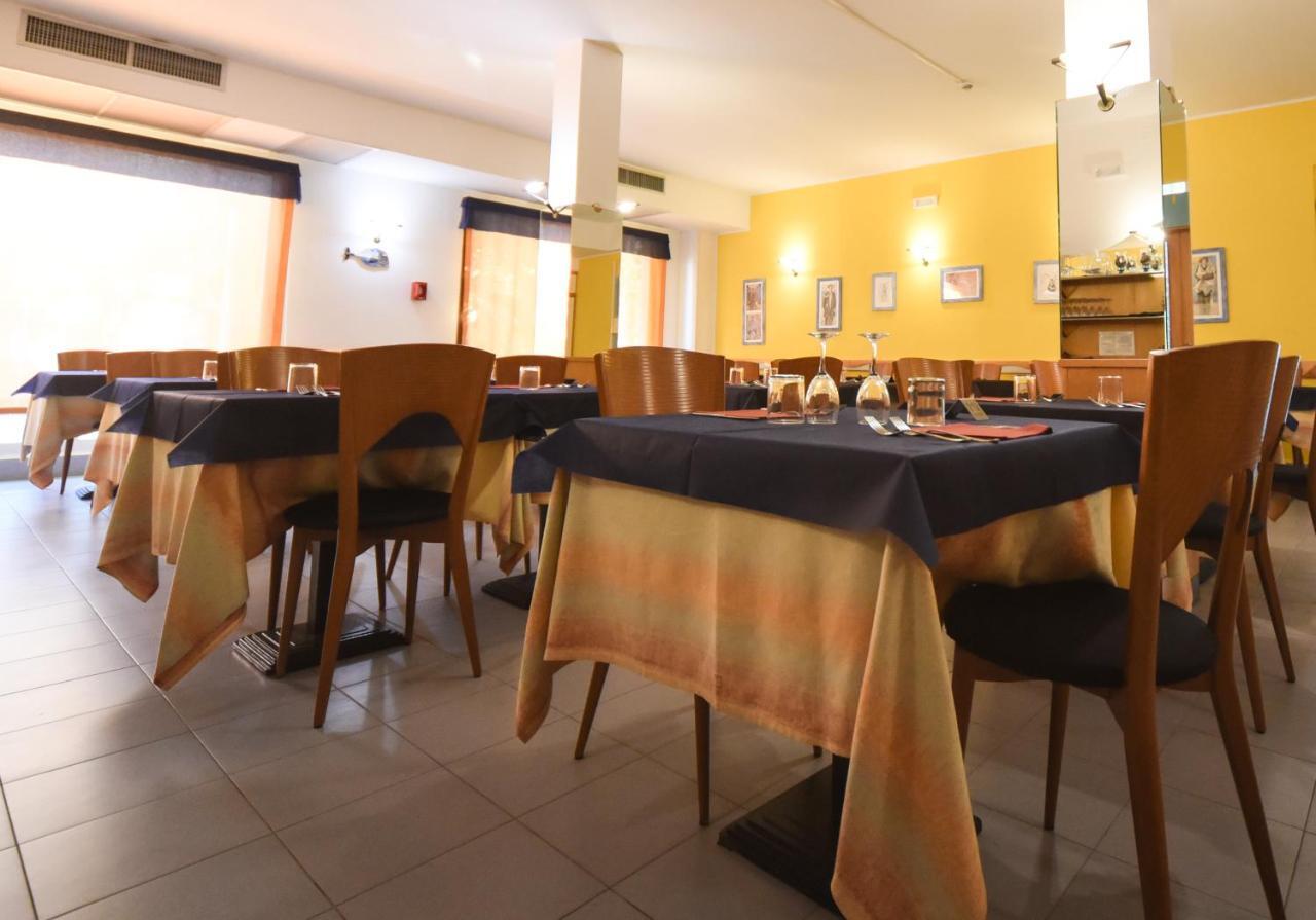 Hotel Kon Tiki San Vincenzo Bagian luar foto