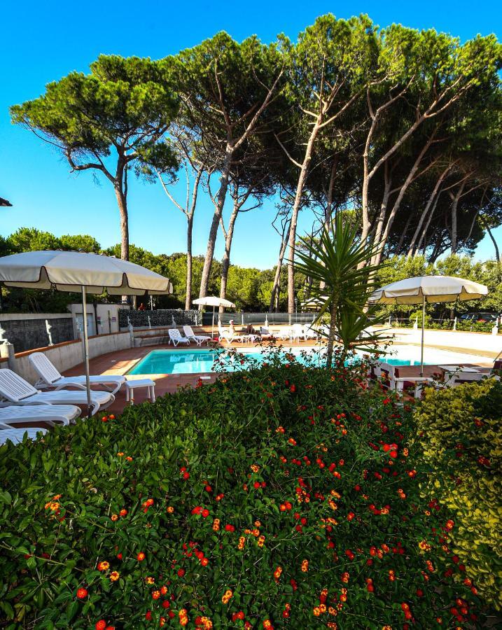 Hotel Kon Tiki San Vincenzo Bagian luar foto