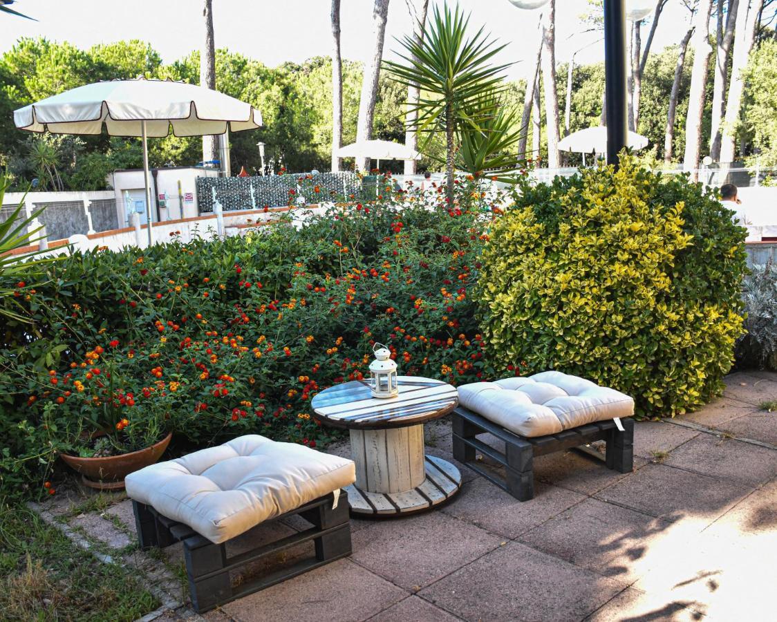 Hotel Kon Tiki San Vincenzo Bagian luar foto