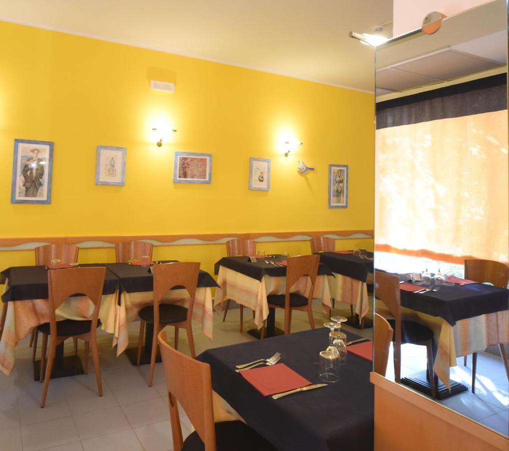 Hotel Kon Tiki San Vincenzo Bagian luar foto