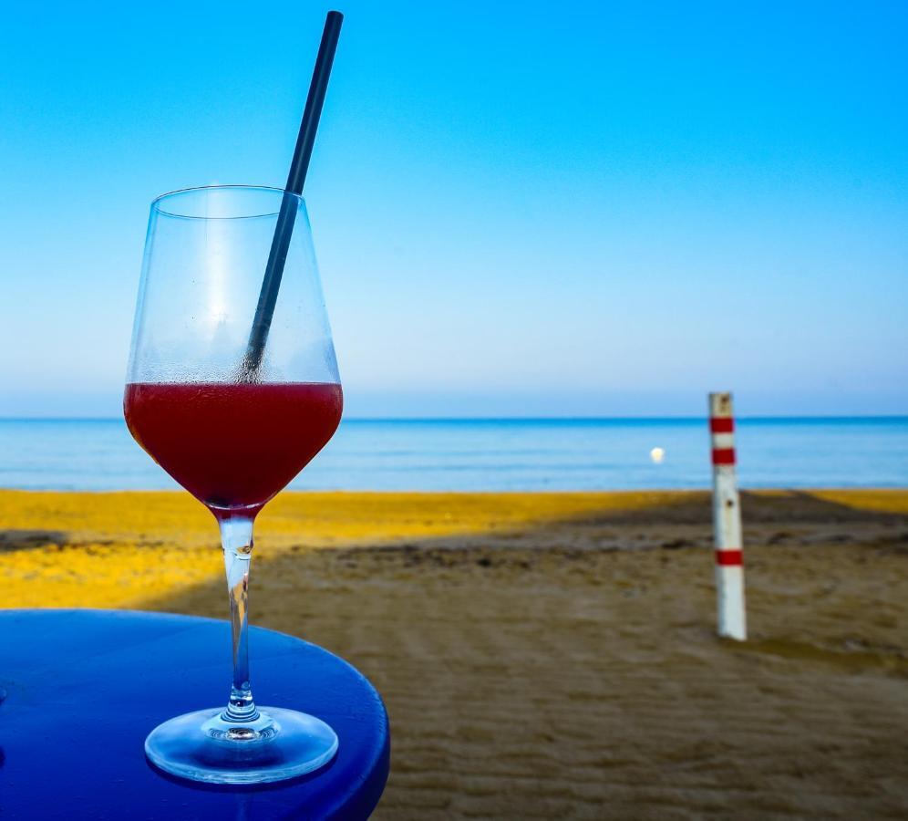 Hotel Kon Tiki San Vincenzo Bagian luar foto