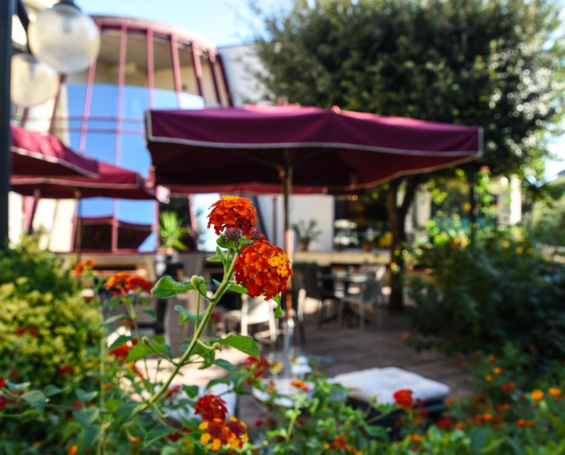 Hotel Kon Tiki San Vincenzo Bagian luar foto